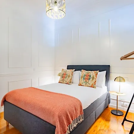 Graca's Urban Elegance *