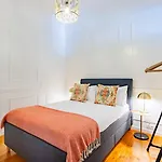 Graca's Urban Elegance
