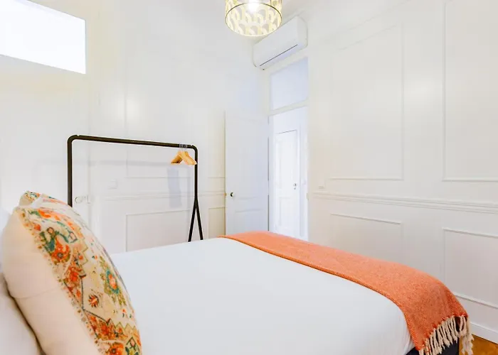 Graca's Urban Elegance *